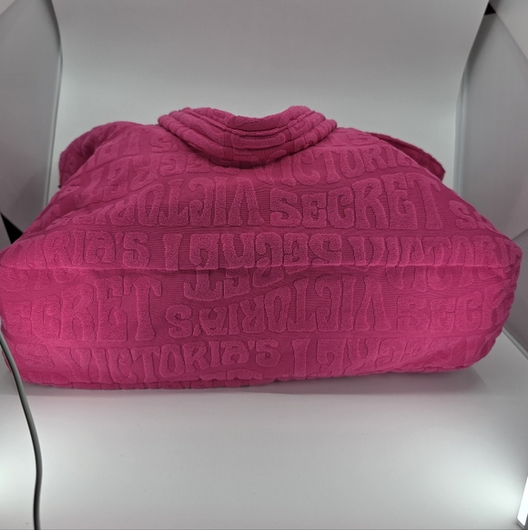 ๐ Victoria's Secret Fuchsia Pink Terrycloth Logo Tote ๐๏ธ NWT Large Utility Bag - Picture 2 of 4